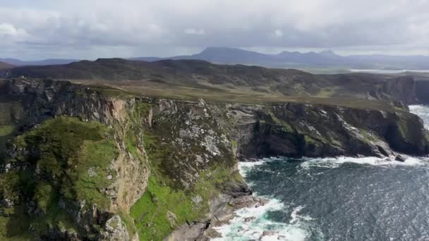 アイルランド ドニゴール州のDunfanaghyによるホーンヘッドの空中ビュー — ストック動画