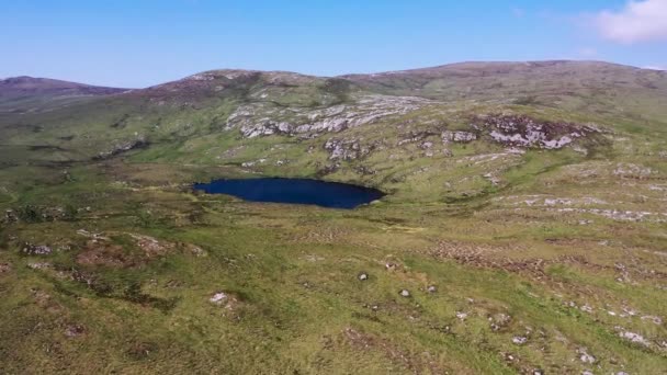 Aérea Del Lago Sobre Quilla Lough Por Crolly Condado Donegal — Vídeo de stock