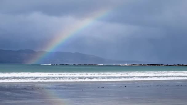Prachtige Regenboog Patroon Narin Strand Bij Portnoo County Donegal Ierland — Stockvideo