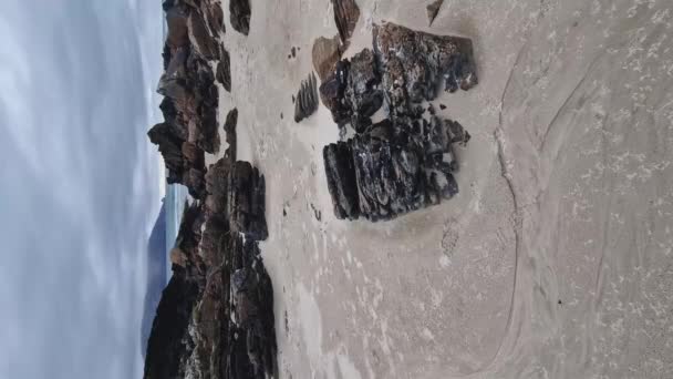 Belle Rocce Sulla Spiaggia Tramore Rosbeg Contea Donegal Irlanda — Video Stock
