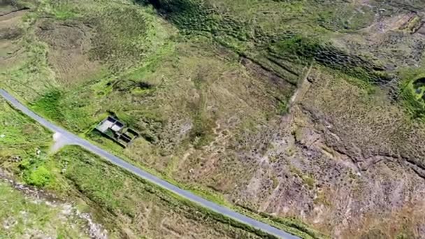 Luftaufnahme Eines Schafstalls Der Grafschaft Donegal Irland — Stockvideo