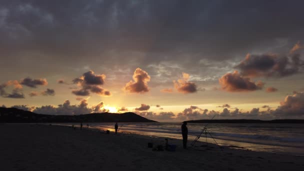 ナリンでの釣り ドニゴール州の素晴らしい日没の間にポートヌースストランド アイルランド — ストック動画