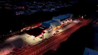 KILIYBEGS, İKİ DONEGAL, İRELAND EKİM 07: 2023: Supervalu ve K benzin istasyonu aynı binada..