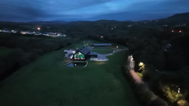 Ardara County Donegal Ireland Ekim 2023 Ardara Içki Imalathanesi Kentte — Stok video