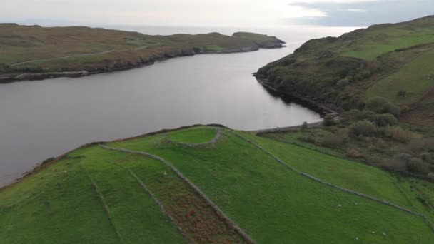 Vue Aérienne Ringfort Historique Par Kilcar Dans Comté Donegal Irlande — Video