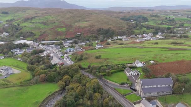 アイルランド ドニゴール州キリバーグスによるキルカーの航空眺望 — ストック動画