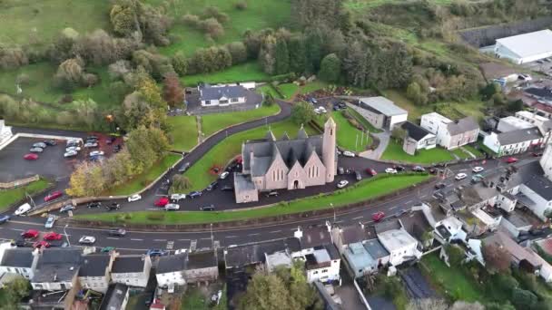 Αεροφωτογραφία Της Ιρλανδικής Εκκλησίας Του Αγίου Πατρικίου Στο Donegal Town — Αρχείο Βίντεο