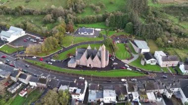 İrlanda Donegal Town, İrlanda 'daki İrlanda St. Patricks Kilisesi' nin hava manzarası.