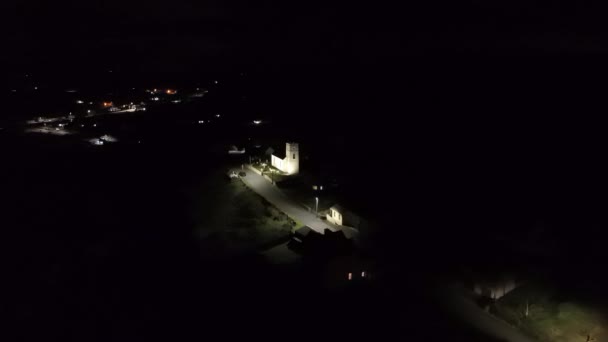 Вид Воздуха Церковь Ирландии Portnoo Графстве Донегал Ирландия — стоковое видео