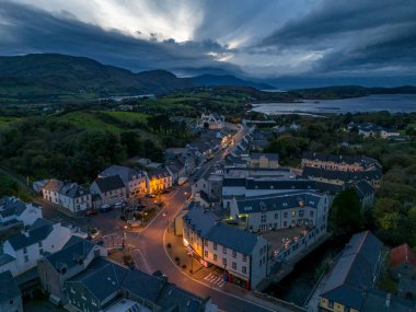 Ardara, County Donegal, İrlanda - 08 Ekim 2023: Ardara, İrlanda Times tarafından İrlanda 'da yaşamak için en iyi köy seçilen şehir..