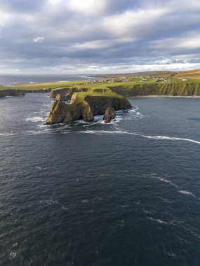 Donegal, İrlanda 'daki Malin Beg' in güzel sahil manzarası.