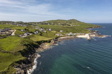 Donegal, İrlanda 'daki Portnoo' nun havadan görünüşü