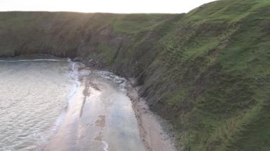 Donegal, İrlanda 'daki Malin Beg' in güzel sahil manzarası..