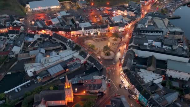 夜のドニゴールタウンダイヤモンドの空中ビュー ドニゴール州 アイルランド — ストック動画