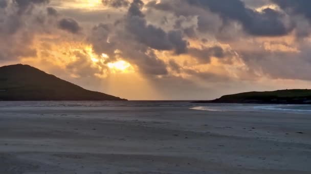 ドニゴール州のポートヌス ナリンビーチで美しい夕日 アイルランド — ストック動画
