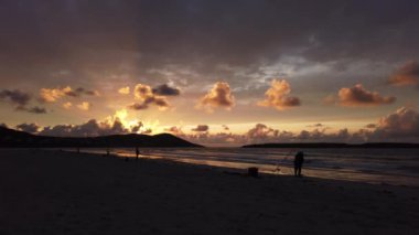 Narin 'de balık tutmak, Portnoo ipliği County Donegal - İrlanda' da gün batımında..