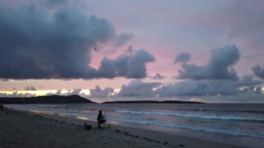 Narin 'de balık tutmak, Portnoo ipliği County Donegal - İrlanda' da gün batımında..