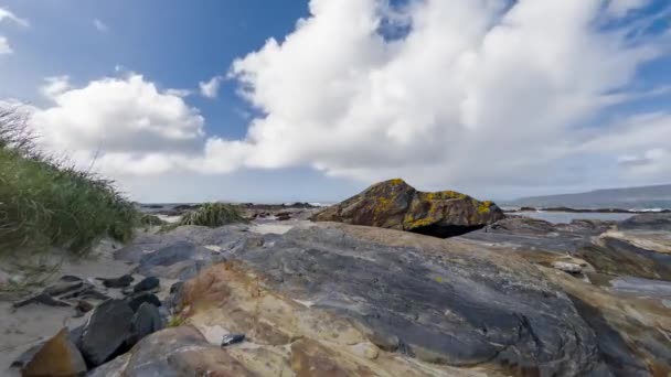 ドニゴール州ポートヌスによるカリックファデの上の雲のタイムラプス アイルランド — ストック動画