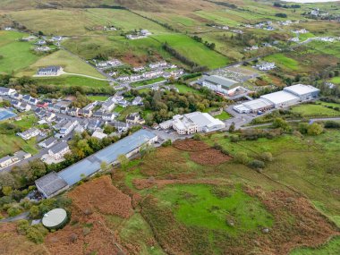 İrlanda Donegal 'de Kilcar' ın hava görüntüsü.