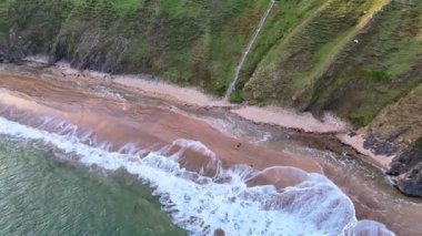 Donegal, İrlanda 'daki Malin Beg' in güzel sahil manzarası..