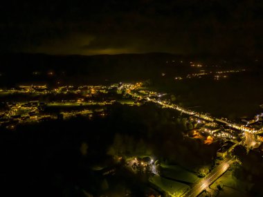 GLENTIES, COUNTY DONEGAL, IRELAND - 14 Ekim 2023: Glenties Inishkeel bölgesindeki en büyük nüfus merkezidir..