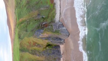 Donegal, İrlanda 'daki Malin Beg' in güzel sahil manzarası..