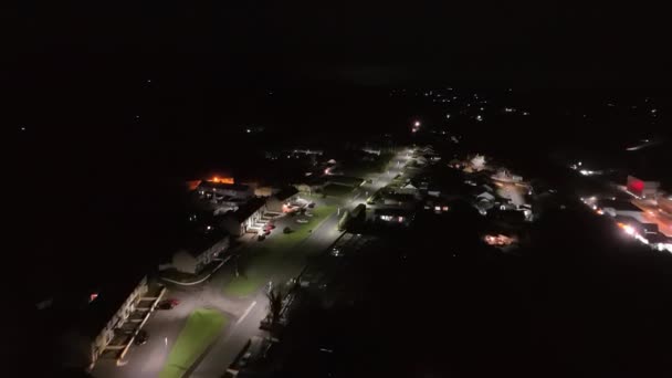 アイルランド ドニゴール州のキリバーグのチャーチロードの空中夜景 — ストック動画