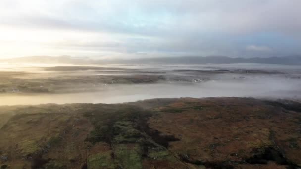 Вид Воздуха Бонни Глен Портну Тумане Графство Донегал Ирландия — стоковое видео