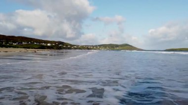 Narin Strand, İrlanda 'nın Donegal ilçesinde büyük ve güzel bir plajdır.
