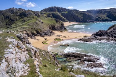 The Murder Hole plajı, resmi adı Boyeeghether Bay County Donegal, İrlanda.