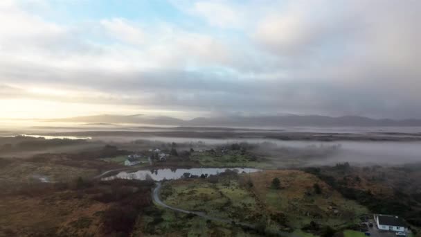 Widok Lotu Ptaka Bonny Glen Przez Portnoo Mgle County Donegal — Wideo stockowe