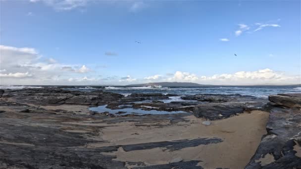 Die Felsen Von Carrickfad Bei Portnoo Bei Narin Strand Der — Stockvideo