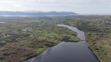 Donegal İlçesi 'nde Portnoo' dan Lough Fad 'in hava görüntüsü