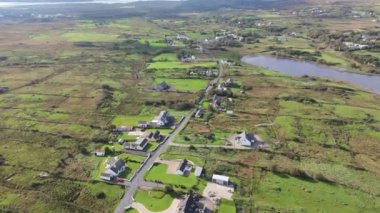 Donegal İlçesi 'nde Portnoo' dan Lough Fad 'in hava görüntüsü