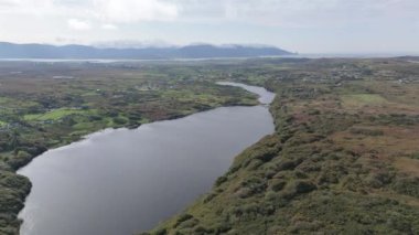 Donegal İlçesi 'nde Portnoo' dan Lough Fad 'in hava görüntüsü