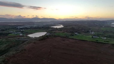 Donegal İlçesi 'nde Portnoo' dan Lough Fad 'in hava görüntüsü