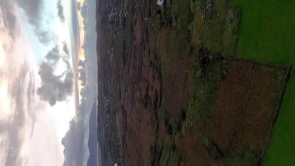 クルーニーからアイルランドのドニゴール州ポートヌーによるバレンシストンに向かって流れる — ストック動画