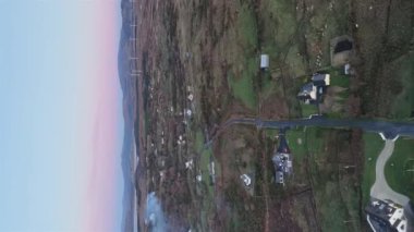 Portnoo 'dan Castlegoland Tepesi' nin havadan görünüşü - County Donegal, İrlanda