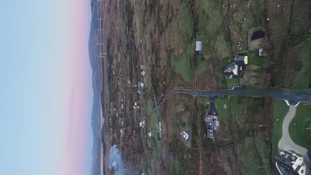 Vista Aérea Colina Castlegoland Por Portnoo Condado Donegal Irlanda — Vídeo de stock
