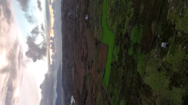 Flying Von Clooney Nach Ballziriston Bei Portnoo County Donegal Irland — Stockvideo