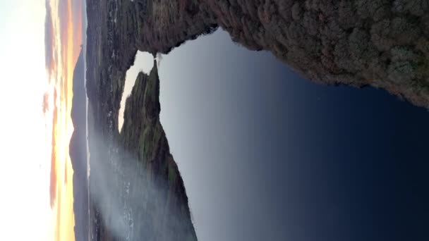 Luchtfoto Van Een Geweldige Zonsopgang Bij Lough Fad Portnoo County — Stockvideo