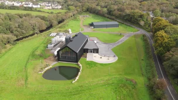 Ardara County Donegal Irlanda Octubre 2023 Destilería Ardara Está Produciendo — Vídeo de stock