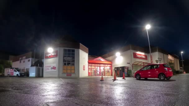 Donegal Town Irlanda Octubre 2023 Supervalu Está Ocupado Durante Noche — Vídeo de stock