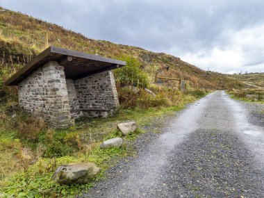 Donegal, İrlanda 'daki Bonny Glen' deki barınak manzarası