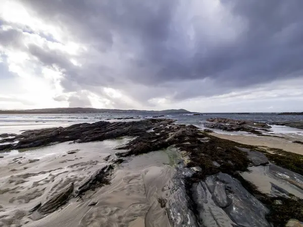 Carrickfad 'in kayaları. Portnoo' nun Narin Caddesi, Donegal İrlanda..