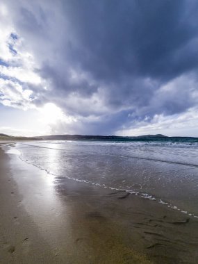 Narin Strand Portnoo, Donegal, İrlanda 'da güzel, büyük, mavi bir plajdır.