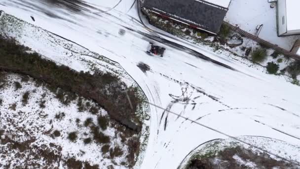 Schleuderndes Auto Winter Auf Eisglatter Straße — Stockvideo