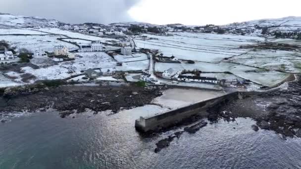 Veduta Aerea Porto Coperto Neve Portnoo Nella Contea Donegal Irlanda — Video Stock