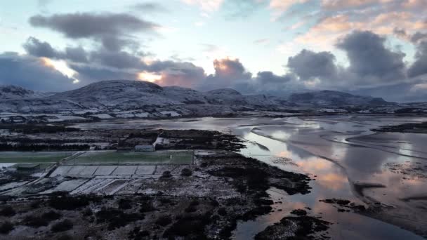 Pemandangan Udara Dari Salju Menutupi Ardara County Donegal Irlandia — Stok Video