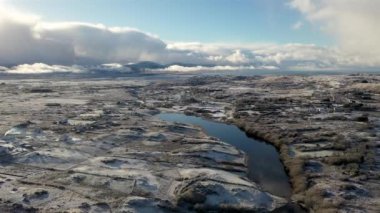 Kışın Lough modasının hava manzarası, Donegal İlçesi, İrlanda Cumhuriyeti.